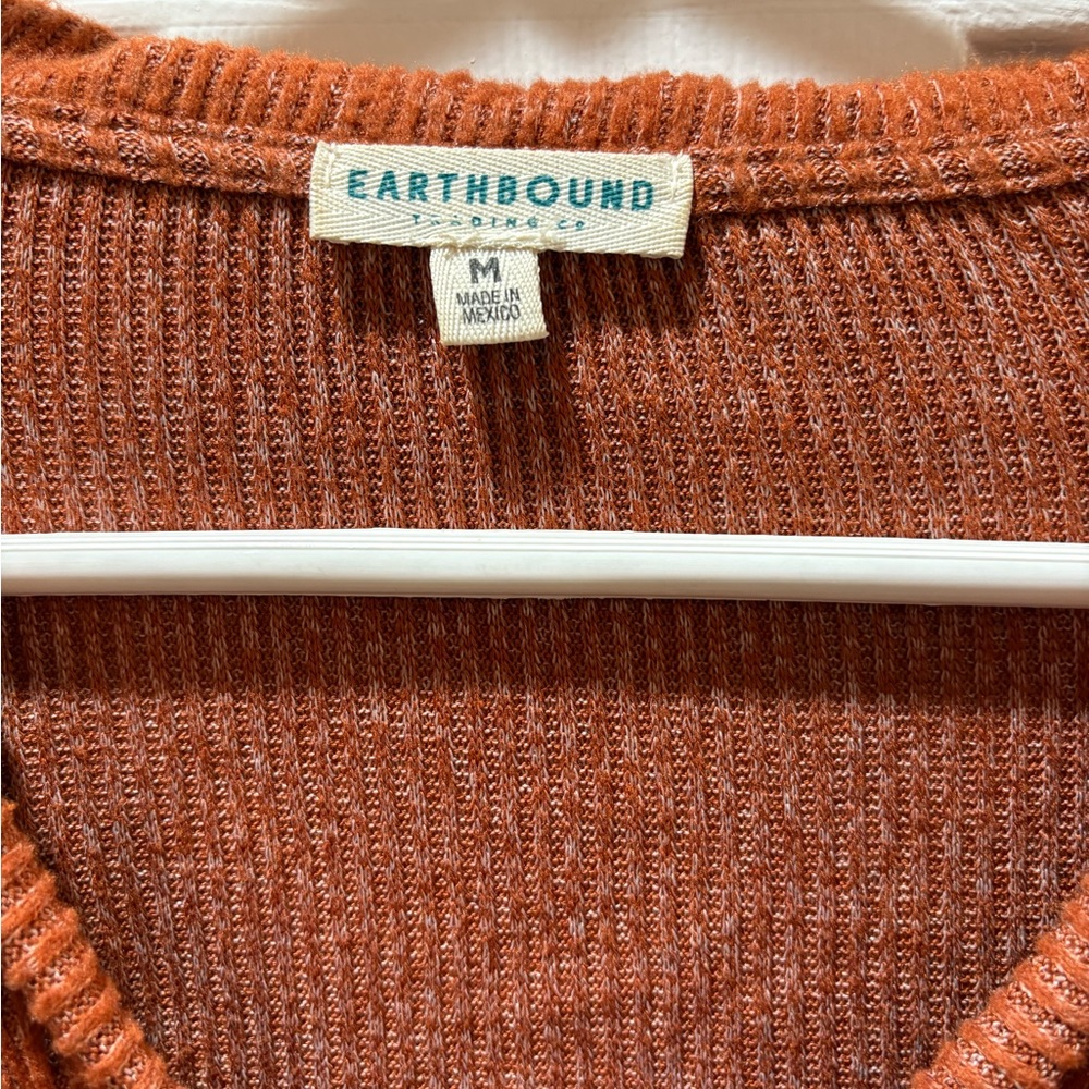 Earthbound Rust Ribbed Women's Top - Picture 3 of 3